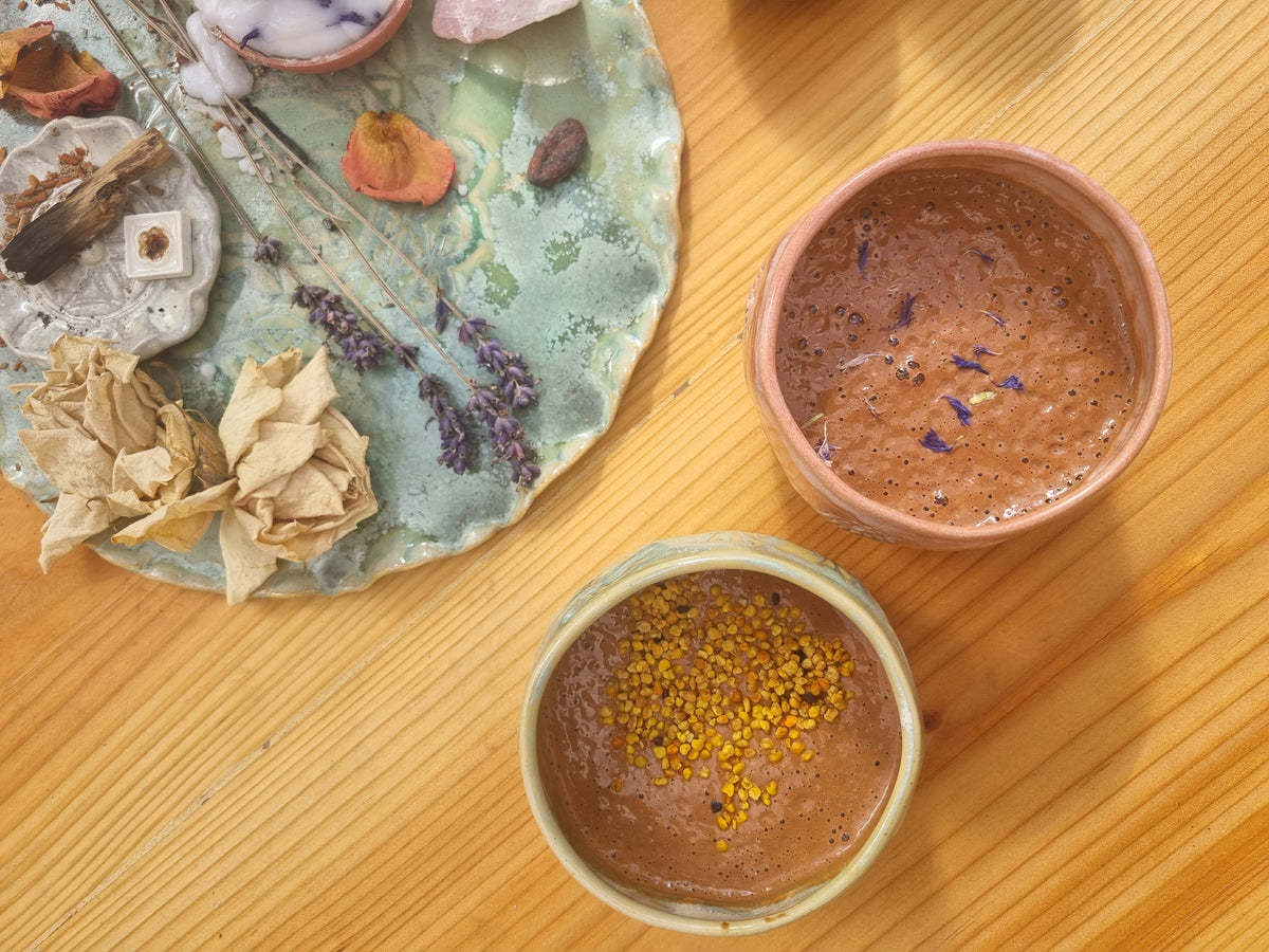 Nyd ceremoniel cacao med din partner – en rejse ind i kærlighed, nærvær og energetisk hjerteåbning