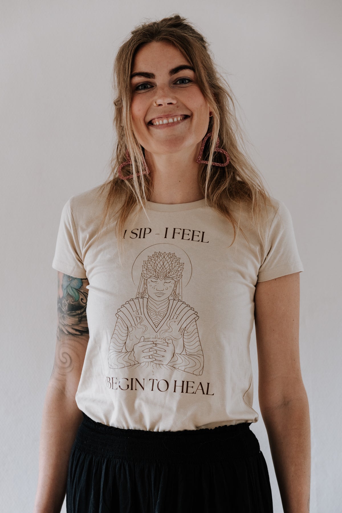 "I sip, I feel, I begin to heal" 🤎 Ritual shirt med Ruysen Flores Spirit of Cacao